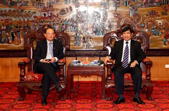 Chủ tịch UBND tỉnh Phùng Quang Hùng tiếp Đại sứ đặc mệnh toàn quyền Việt Nam tại Singapore