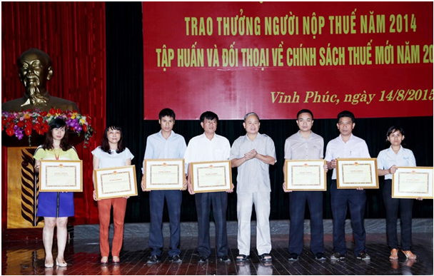 Trao thưởng người nộp thuế 2014, tập huấn và đối thoại chính sách thuế mới năm 2015