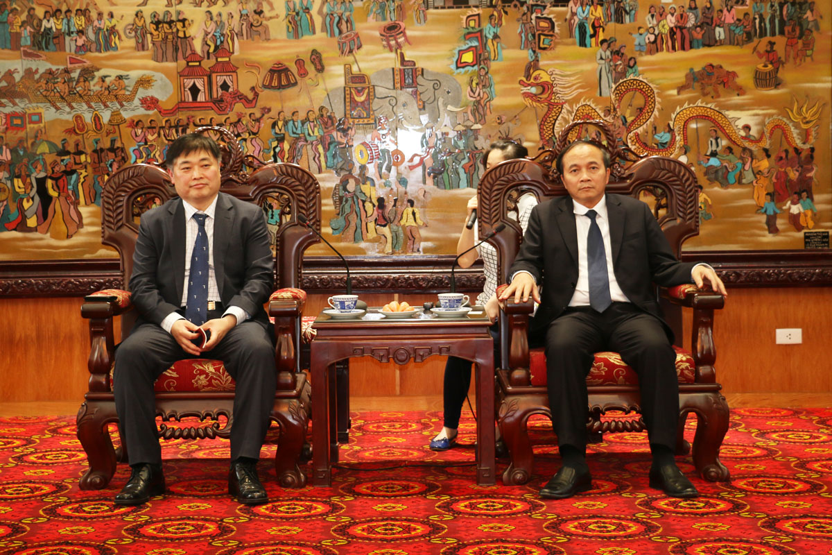 Chủ tịch UBND tỉnh Nguyễn Văn Trì tiếp và làm việc với Đoàn công tác Công ty Seoul Semiconductor (Hàn Quốc)