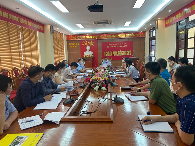 Deputy President of the Provincial People’s Committee, Mr. Vu Chi Giang  at the Weekly Business Meeting Program