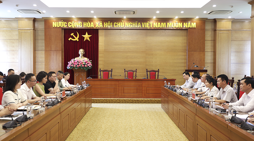 Phó Chủ tịch UBND tỉnh Vũ Chí Giang tiếp và làm việc với Đoàn Học viện Thương gia Thượng Hải, Trung Quốc