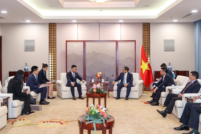 Thủ tướng Phạm Minh Chính tiếp Chủ tịch Khu vực Châu Á Thái Bình Dương của Tập đoàn công nghệ Huawei tại Trung Quốc