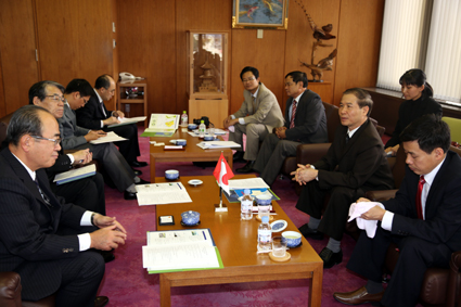 Đoàn cán bộ lãnh đạo tỉnh làm việc với Ngân hàng Okazaki shinkin (Nhật Bản)