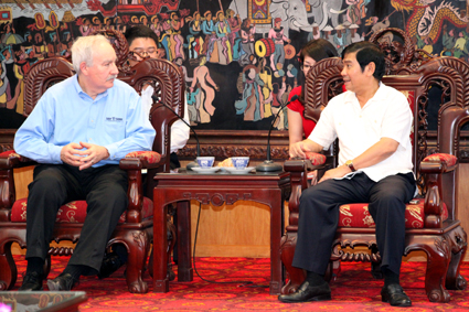 Mr. Phung Quang Hung – Chairman of Vinh Phuc People’s Committee worked with enterprise from United State of American